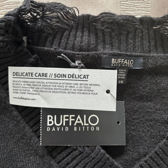 Buffalo Star Print Distressed V-Neck Sweater (NWT) - Picture 12 of 14